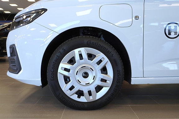 Ford Transit Connect 3 of 21