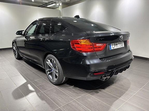 BMW 330d 2 of 2