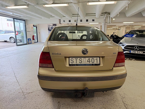 Volkswagen Bora 8 of 17