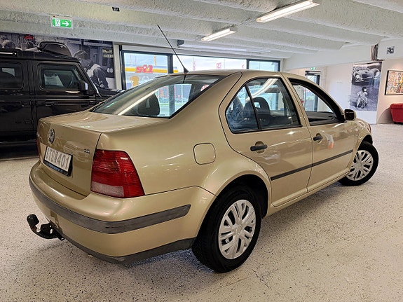 Volkswagen Bora 4 of 17