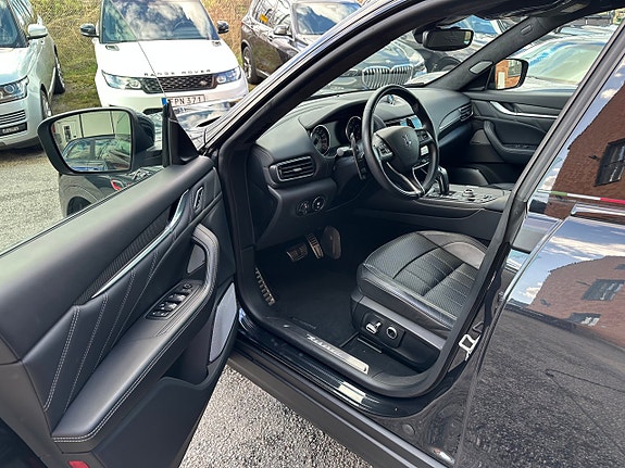 Maserati Levante 10 of 30