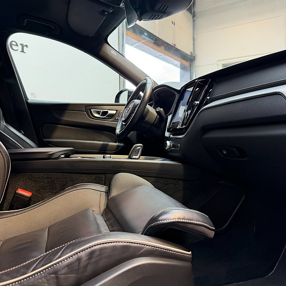 Volvo XC60 11 of 13