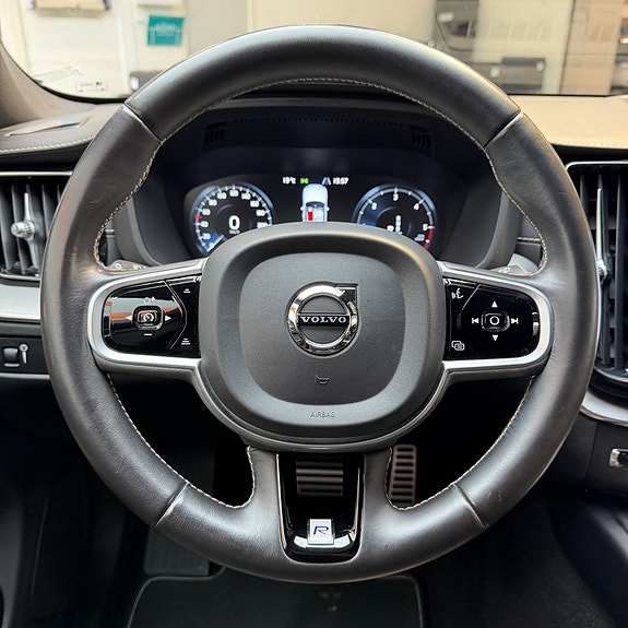 Volvo XC60 10 of 13