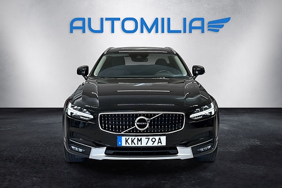 Volvo V90 Cross Country 2 of 15
