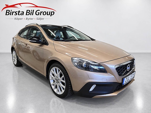 Volvo V40 Cross Country 2 of 30