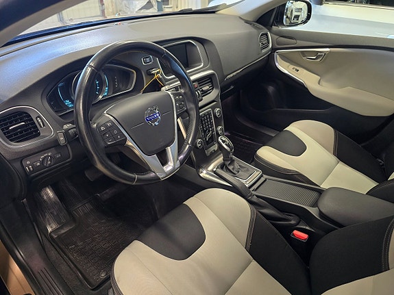Volvo V40 Cross Country 11 of 30