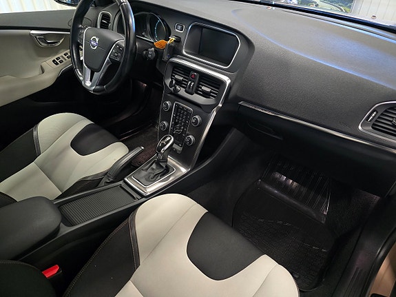 Volvo V40 Cross Country 10 of 30