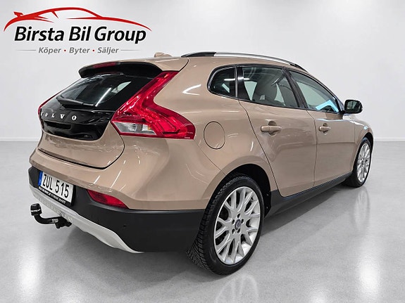 Volvo V40 Cross Country 3 of 30