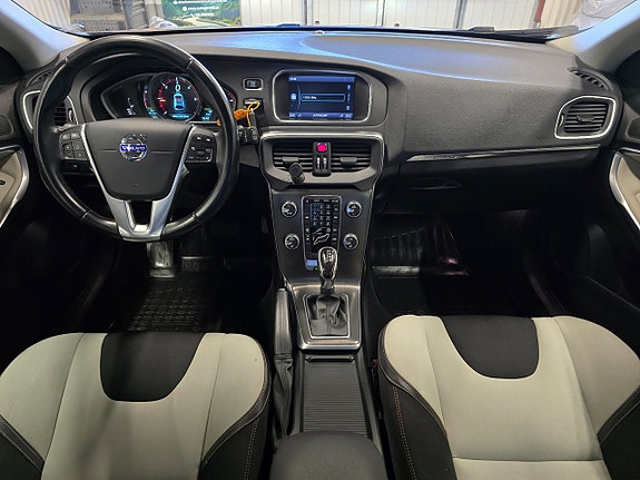 Volvo V40 Cross Country 17 of 30