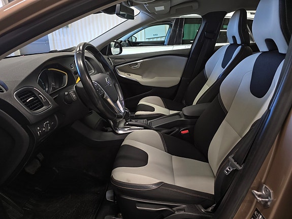 Volvo V40 Cross Country 8 of 30