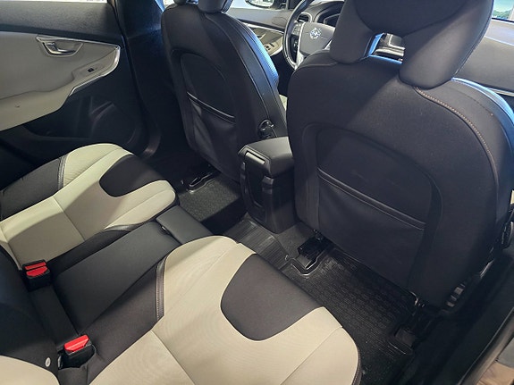 Volvo V40 Cross Country 14 of 30