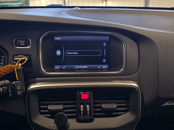 Volvo V40 Cross Country 25 of 30