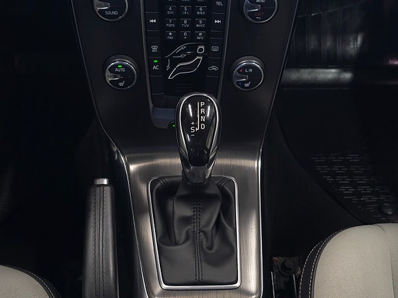 Volvo V40 Cross Country 24 of 30