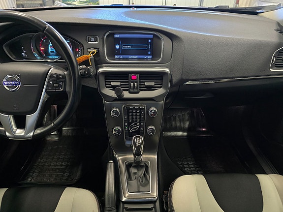 Volvo V40 Cross Country 22 of 30