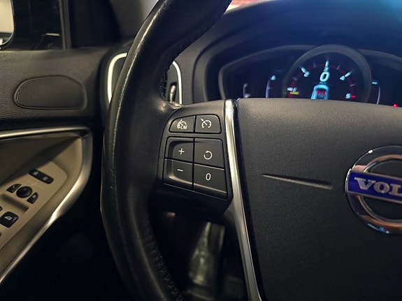 Volvo V40 Cross Country 19 of 30