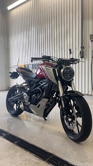 Honda CB125R 7 of 7