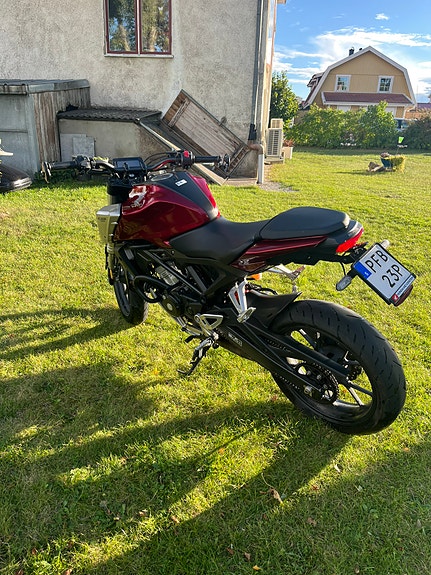 Honda CB125R 5 of 7