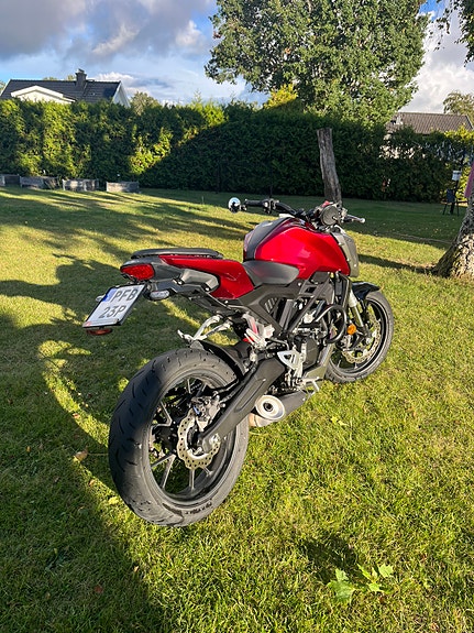 Honda CB125R 4 of 7