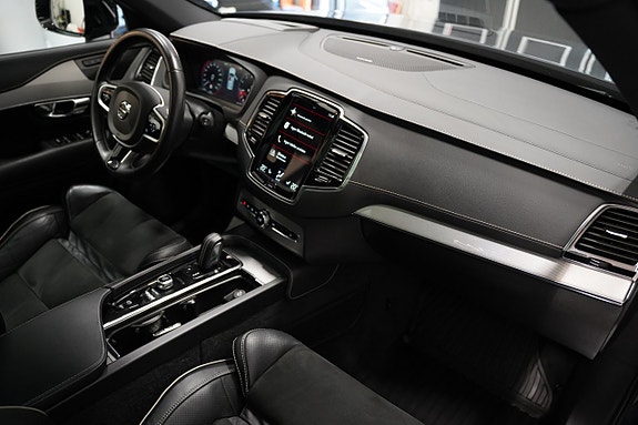 Volvo XC90 10 of 29
