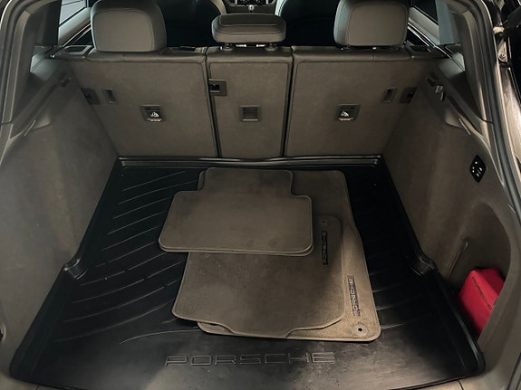 Porsche Macan S 25 of 27