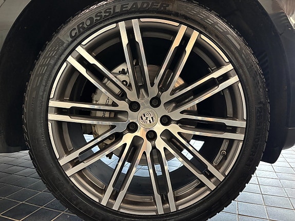 Porsche Macan S 4 of 27