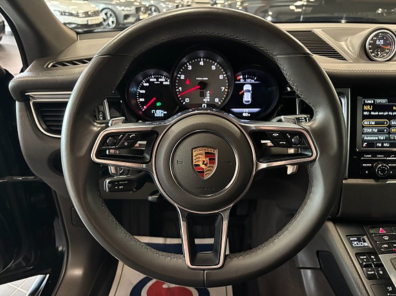 Porsche Macan S 11 of 27