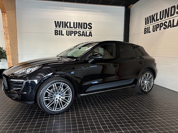 Porsche Macan S 2 of 27