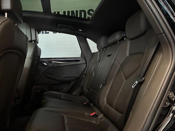 Porsche Macan S 20 of 27
