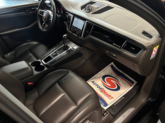 Porsche Macan S 24 of 27