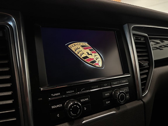 Porsche Macan S 15 of 27