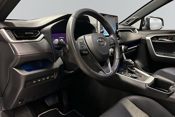 Toyota RAV4 7 of 18