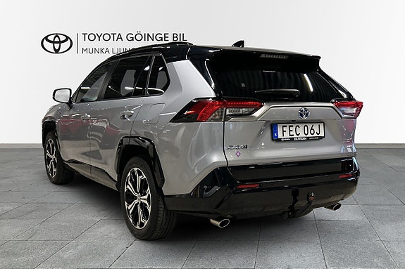 Toyota RAV4 3 of 18