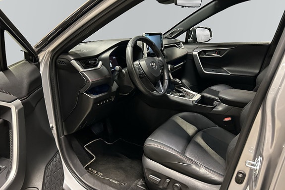 Toyota RAV4 6 of 18