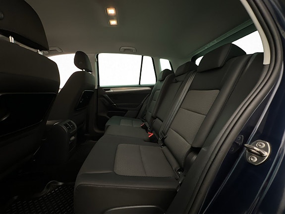 Volkswagen Golf Sportsvan 22 of 27