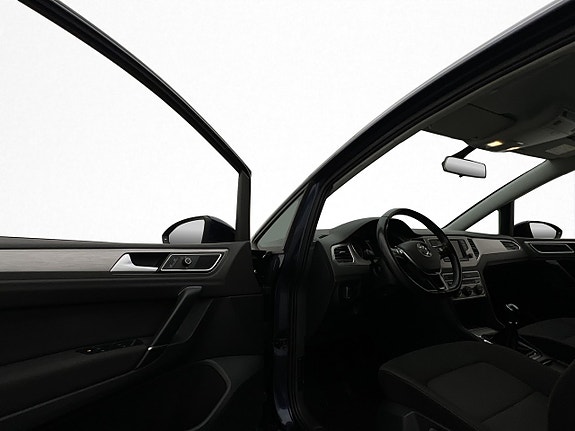 Volkswagen Golf Sportsvan 10 of 27