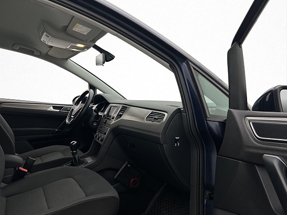 Volkswagen Golf Sportsvan 21 of 27