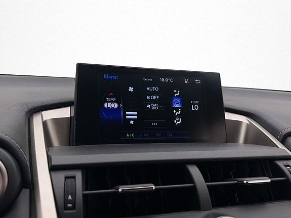 Lexus NX300h 27 of 30