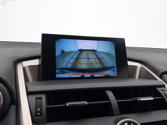 Lexus NX300h 28 of 30