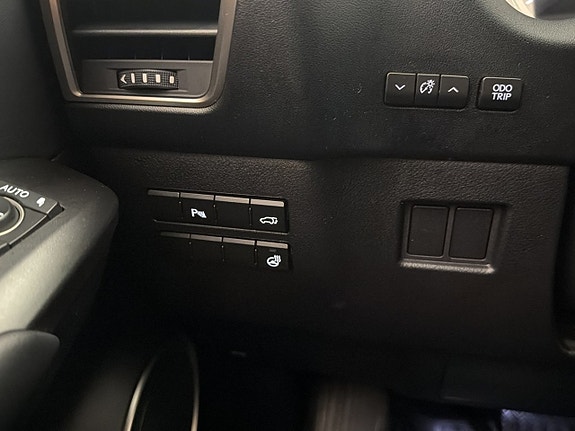 Lexus NX300h 18 of 30