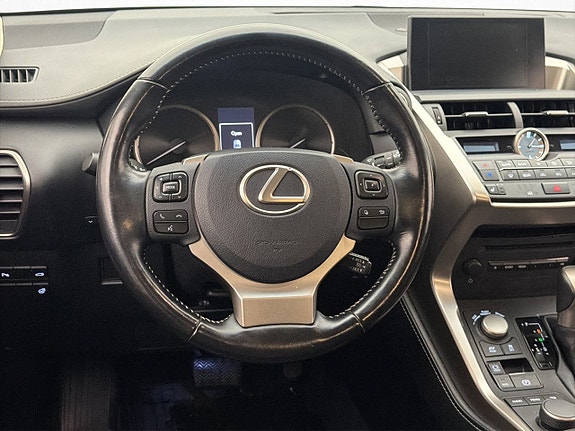 Lexus NX300h 17 of 30