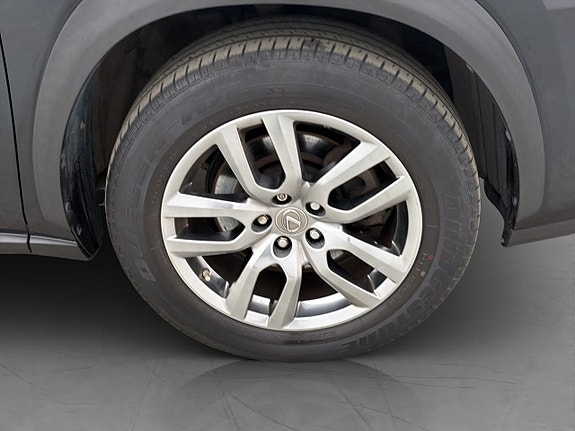 Lexus NX300h 10 of 30