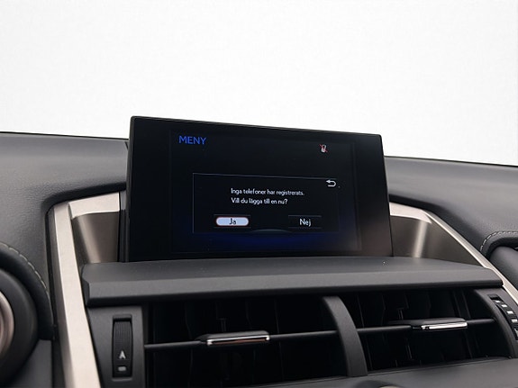 Lexus NX300h 26 of 30