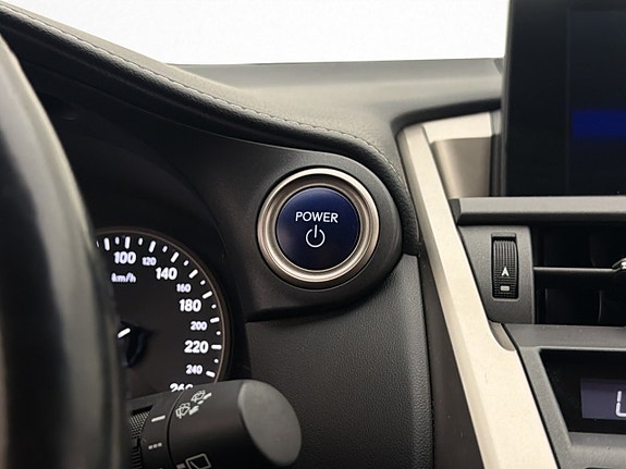 Lexus NX300h 25 of 30