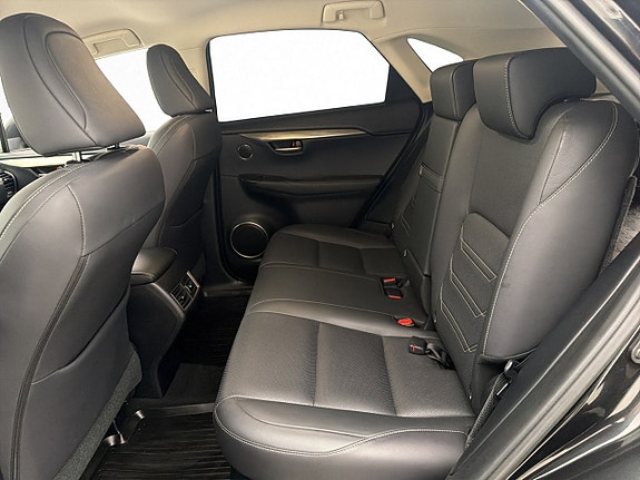 Lexus NX300h 14 of 30