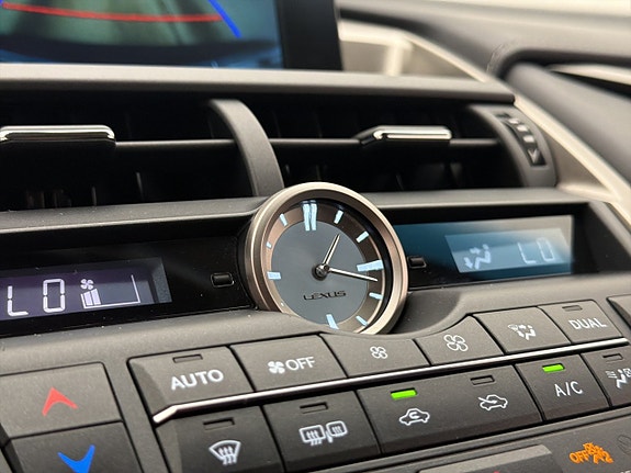 Lexus NX300h 29 of 30