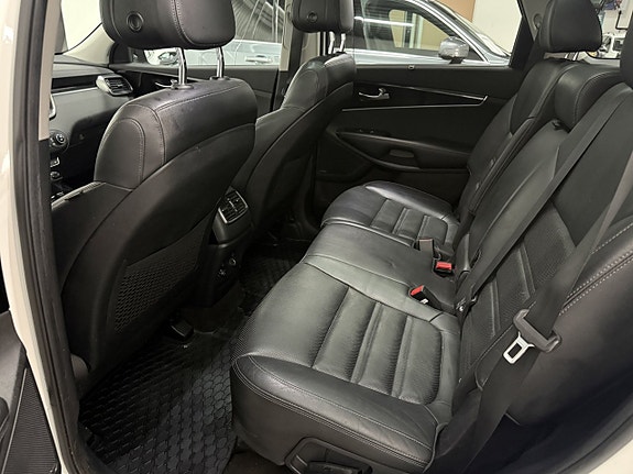 Kia Sorento 10 of 14
