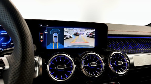 Mercedes-Benz EQB250+ 16 of 20