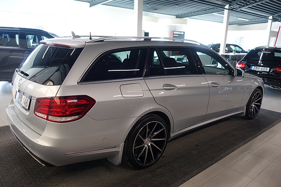 Mercedes-Benz E250 4 of 6