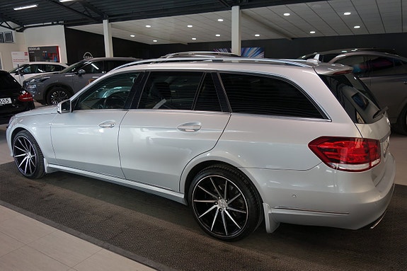 Mercedes-Benz E250 3 of 6