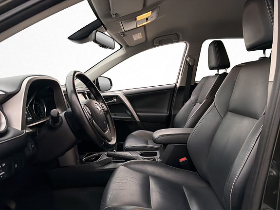 Toyota RAV4 12 of 30